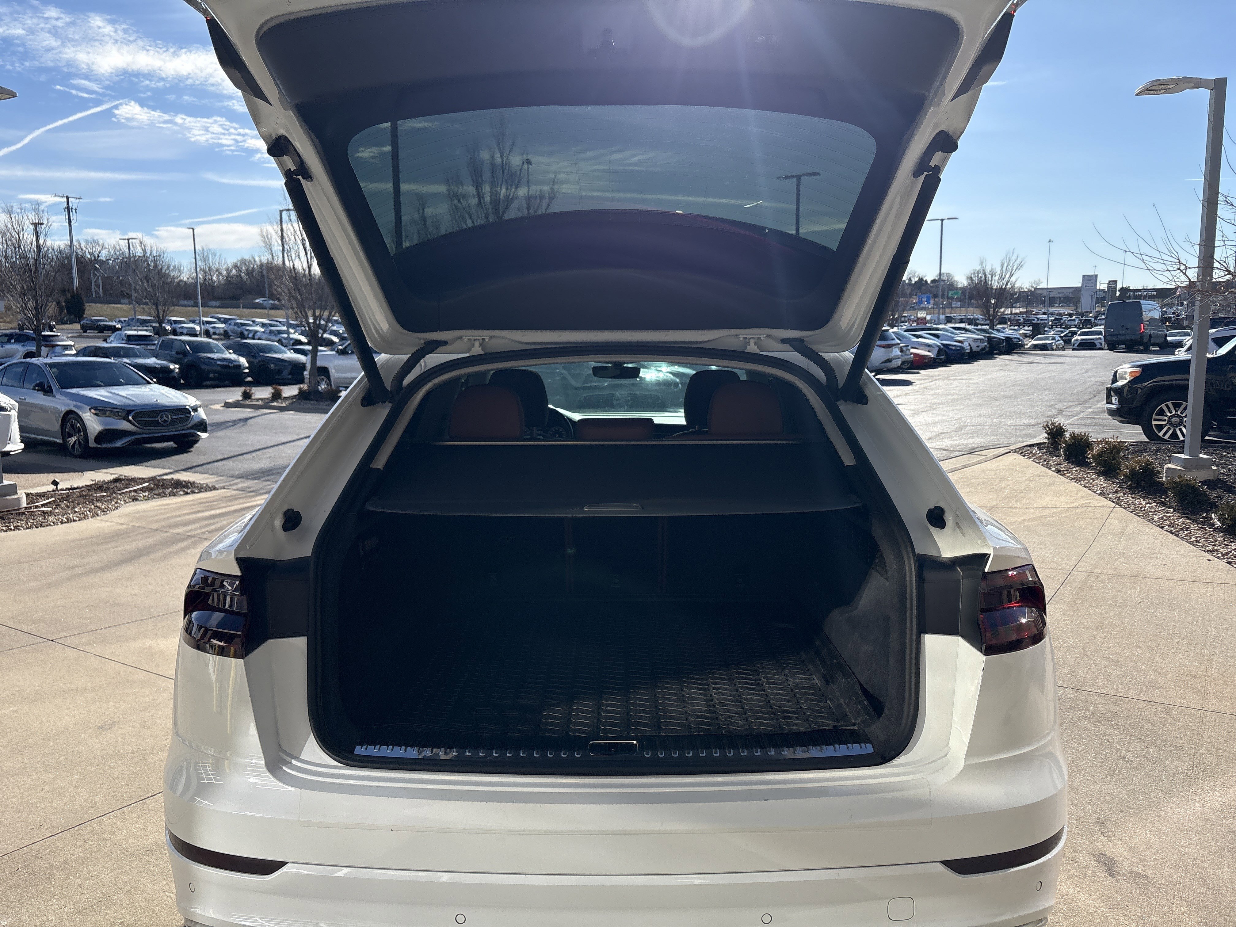 Used 2019 Audi Q8 Premium Plus w/ Premium Plus image 32