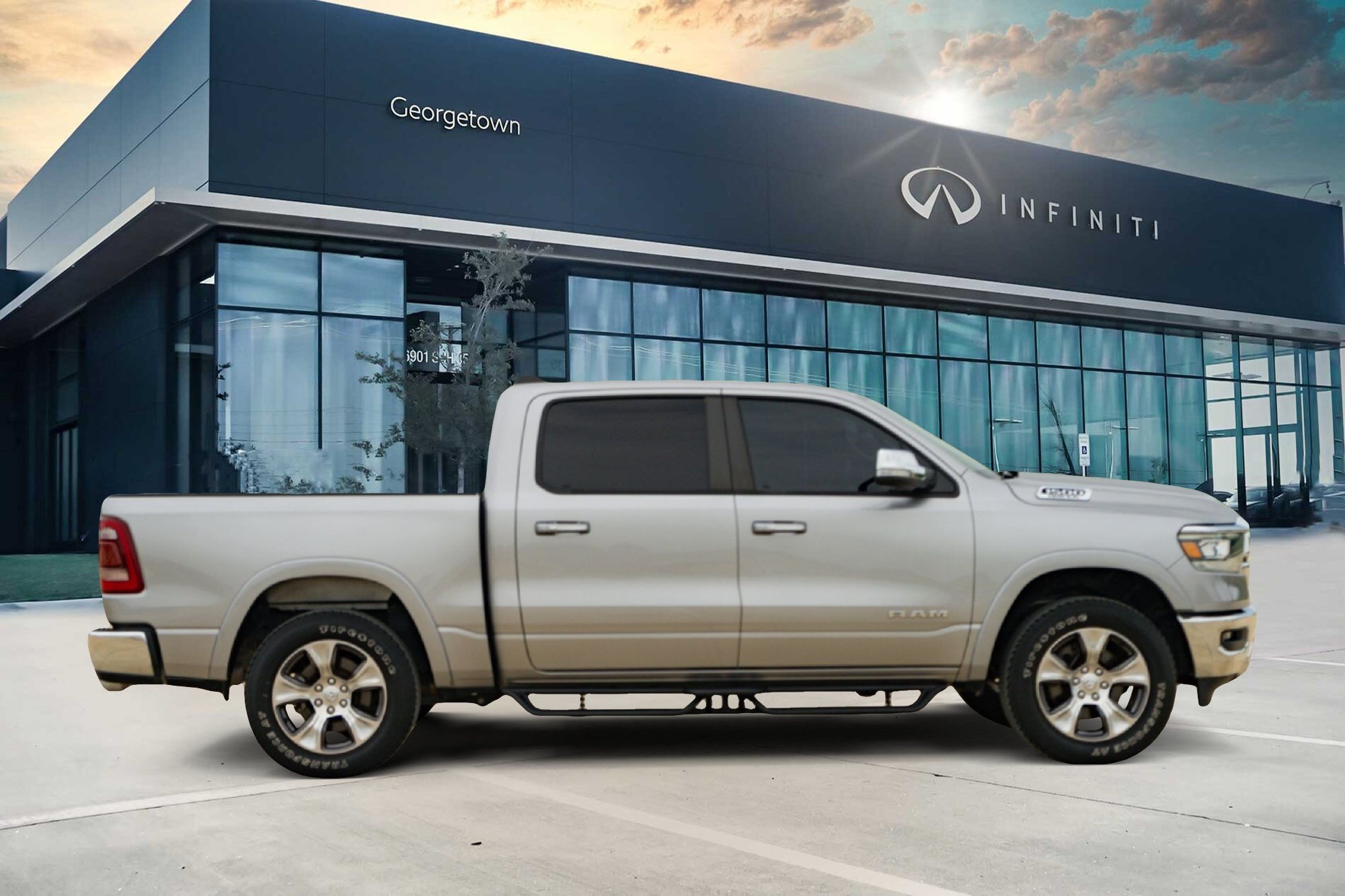 Used 2022 RAM 1500 Laramie AWD/4WD image 4