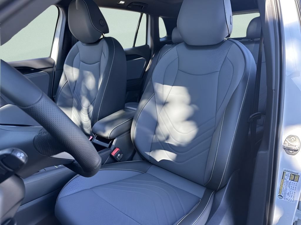 New 2026 Volkswagen Tiguan SE R-Line FWD image 11