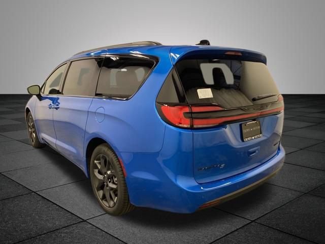 New 2027 Chrysler Pacifica Limited FWD image 4