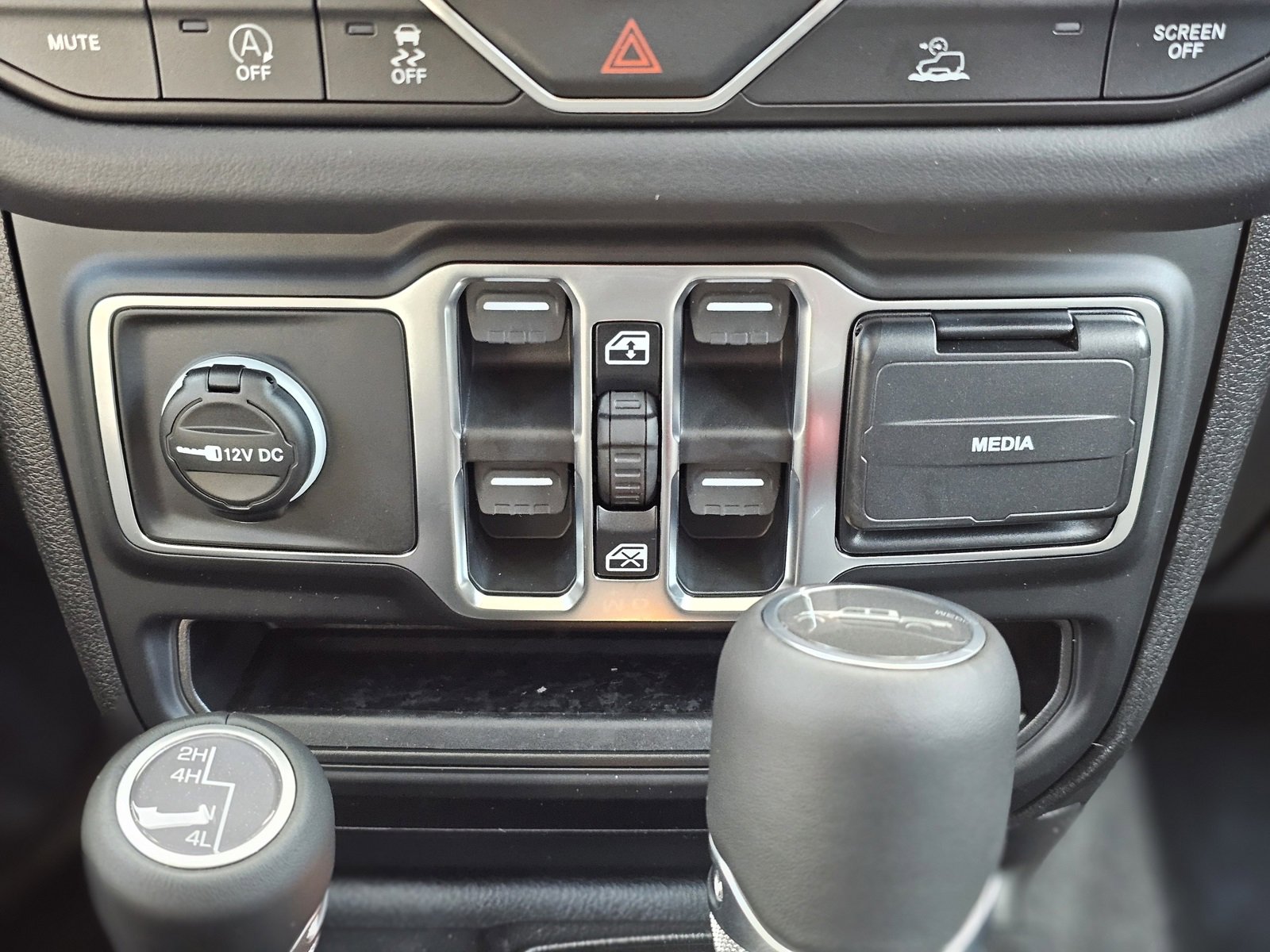 New 2026 Jeep Gladiator Sahara image 14