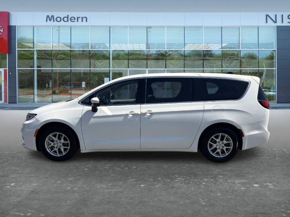 Used 2023 Chrysler Pacifica Touring-L FWD image 8