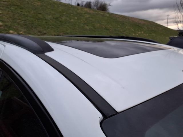 Used 2023 Chrysler Pacifica Touring-L w/ Uconnect Theater Family Group image 6