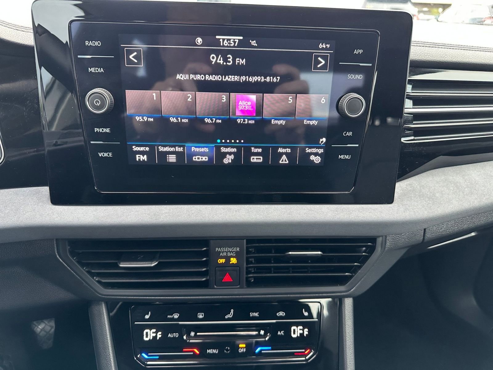 Used 2025 Volkswagen Jetta SE image 18