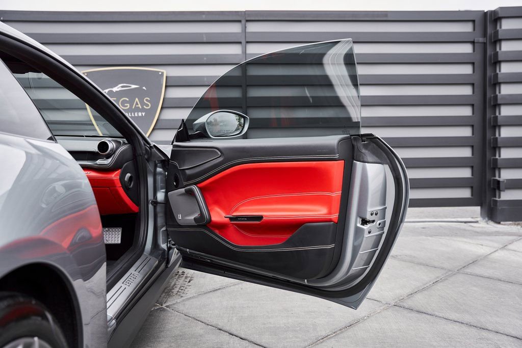 Used 2020 Ferrari GTC4Lusso T RWD image 28