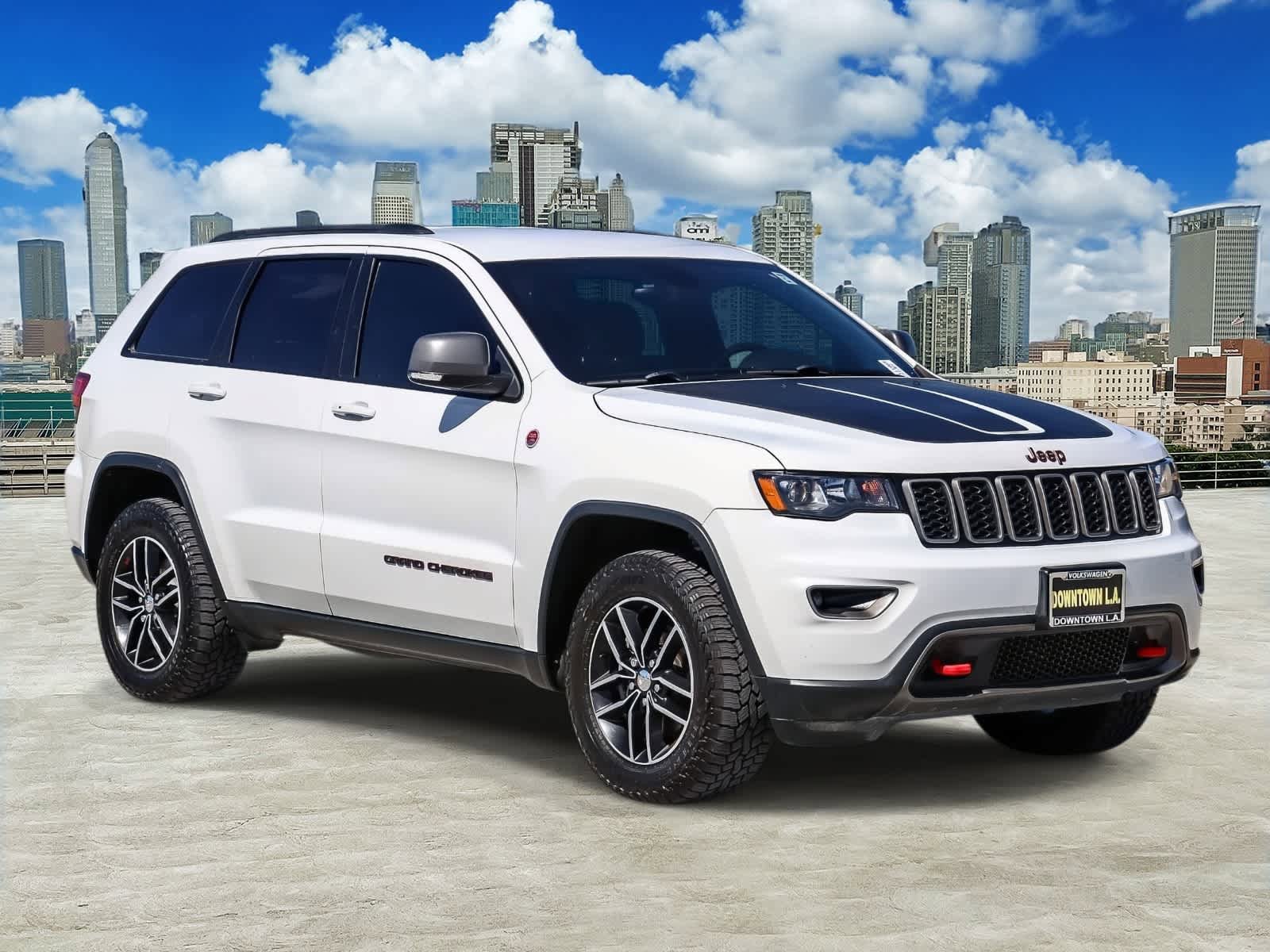 Used 2017 Jeep Grand Cherokee Trailhawk AWD/4WD image 3