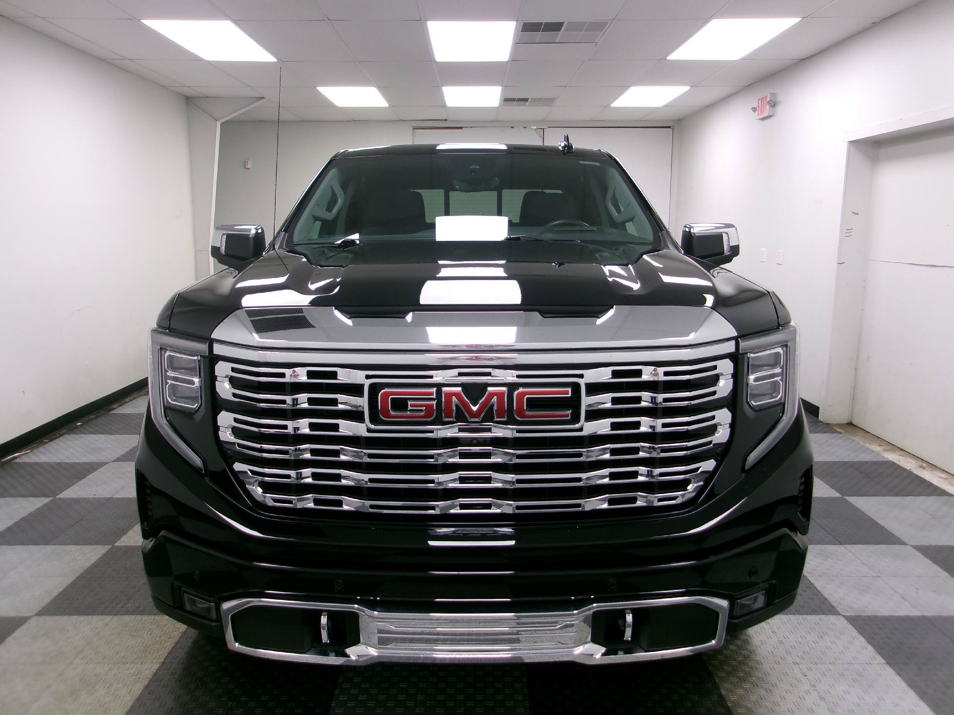 Used 2025 GMC Sierra 1500 Denali AWD/4WD image 17