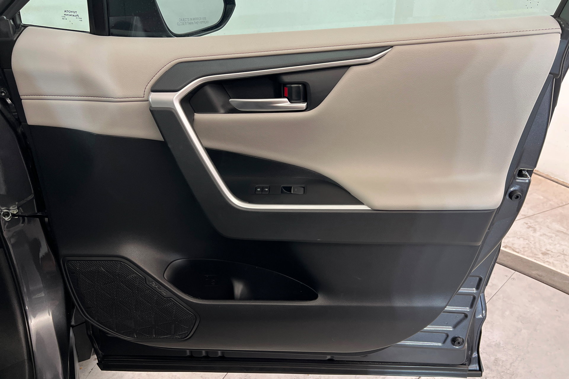 Used 2025 Toyota RAV4 Limited w/ Advanced Technology Package image 24