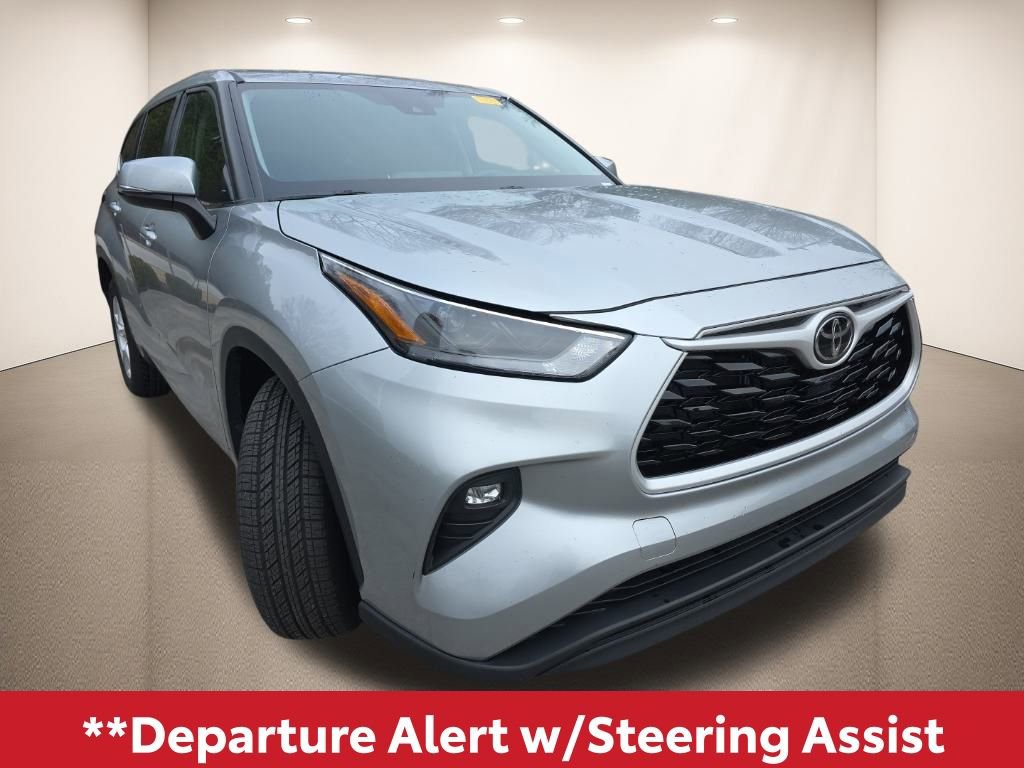 Used 2024 Toyota Highlander LE image 9