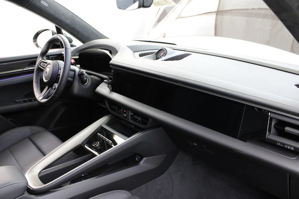 Used 2024 Porsche Macan Turbo Electric AWD/4WD image 18