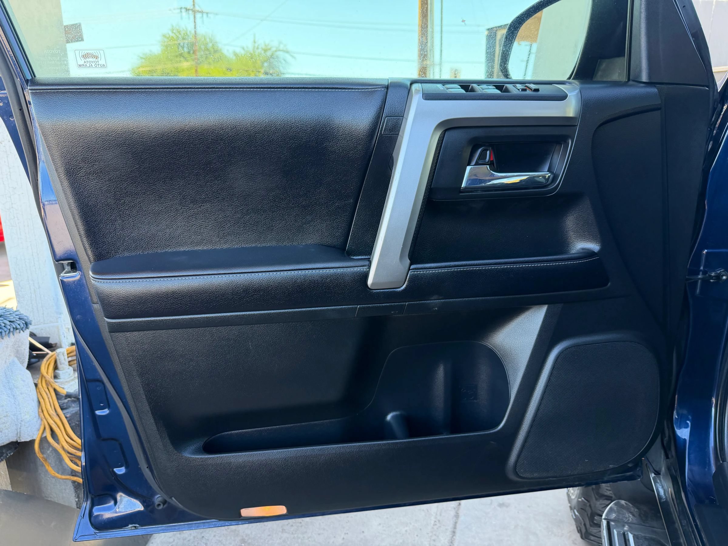 Used 2017 Toyota 4Runner SR5 AWD/4WD image 10