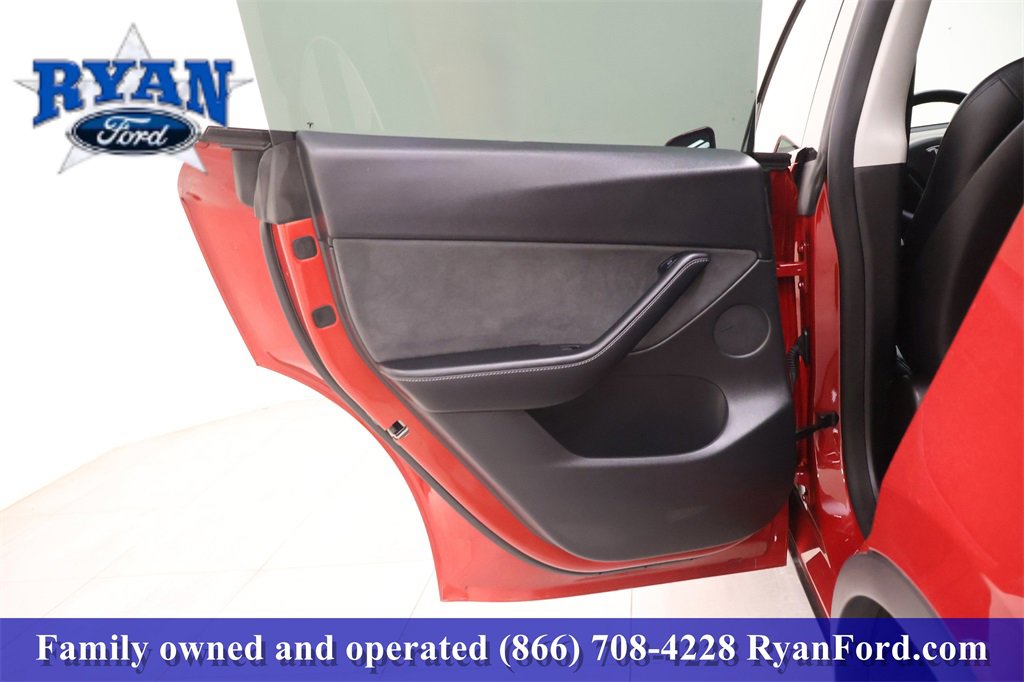 Used 2022 Tesla Model Y Long Range image 11