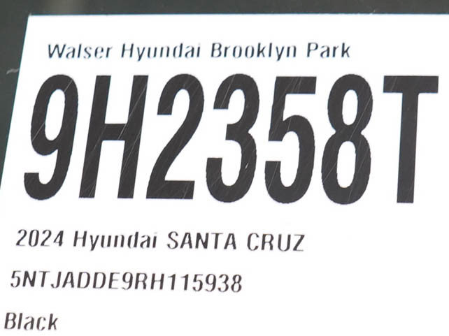 Used 2024 Hyundai Santa Cruz SE AWD/4WD image 30
