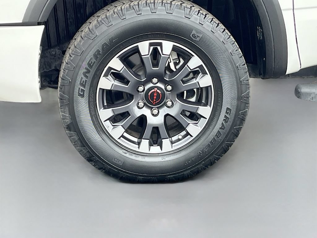 Used 2023 Nissan Titan PRO-4X AWD/4WD image 32