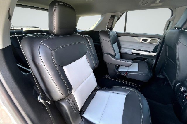 Used 2024 Ford Explorer XLT w/ Equipment Group 202A AWD/4WD image 25