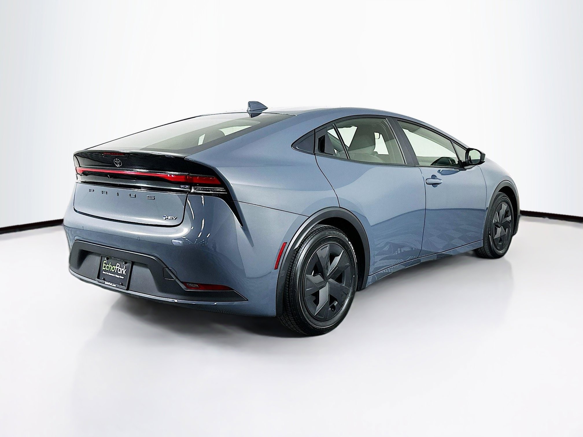 Used 2025 Toyota Prius LE image 9