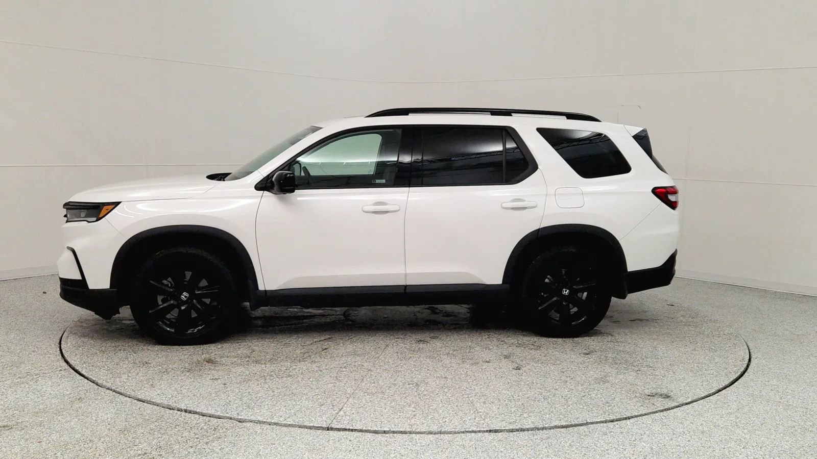 Used 2025 Honda Pilot Black Edition image 4