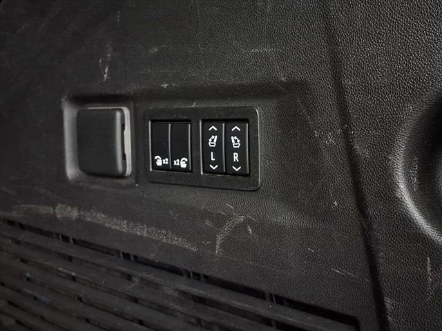 Used 2022 GMC Yukon SLT w/ SLT Premium Package image 23