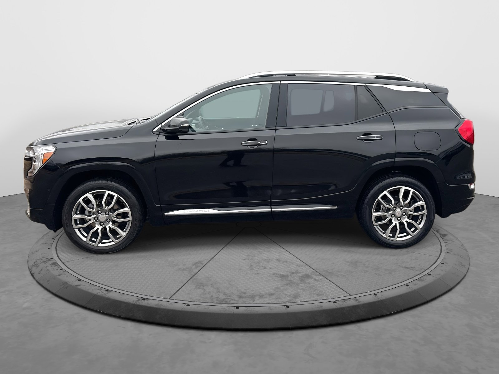 Certified 2022 GMC Terrain Denali w/ Denali Premium Package image 5