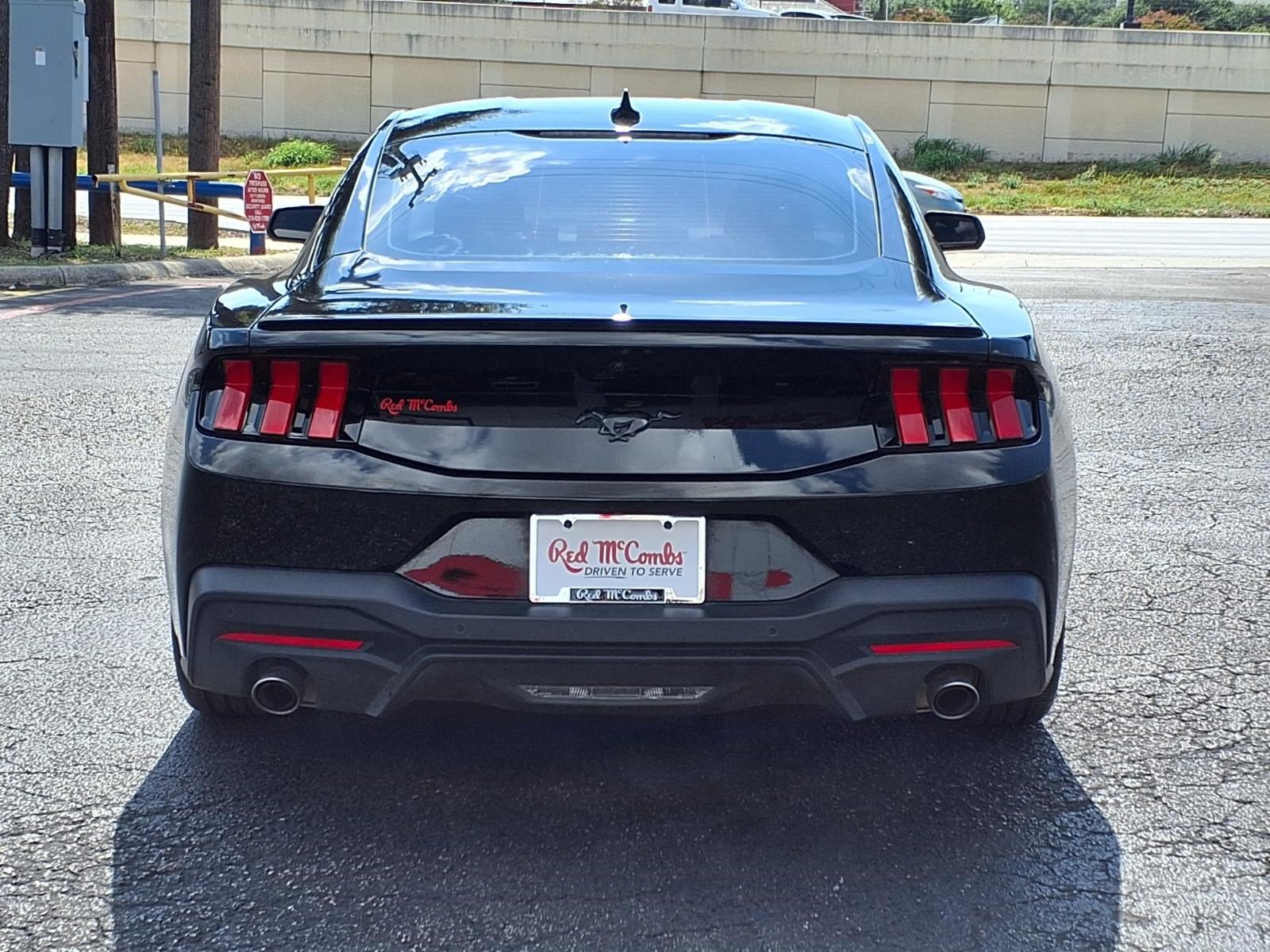 Used 2025 Ford Mustang Coupe RWD image 7