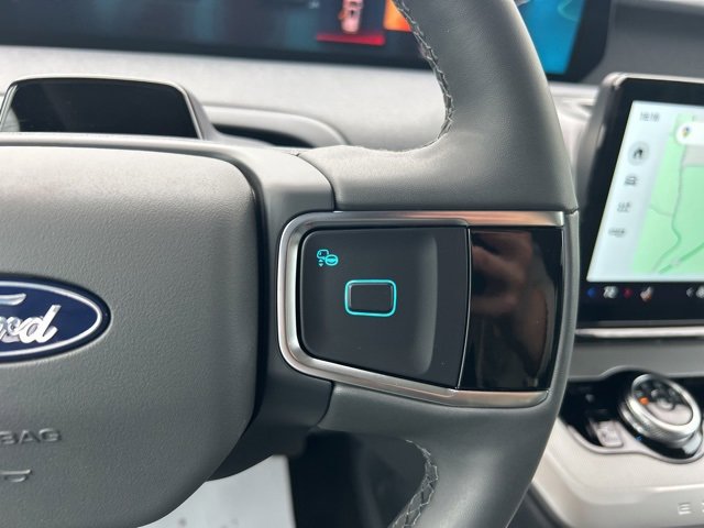 New 2025 Ford Expedition Active image 27