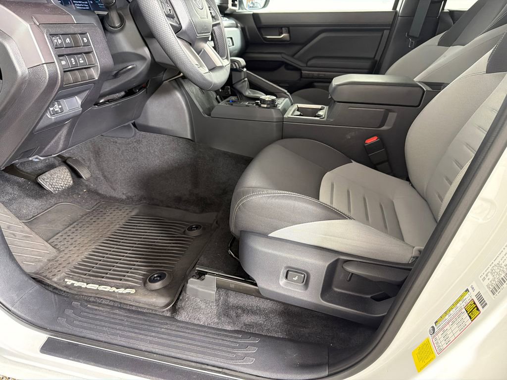 Used 2025 Toyota Tacoma TRD Off-Road AWD/4WD image 9