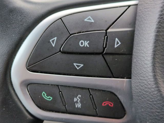 Used 2017 Chrysler Pacifica Touring-L w/ Tire & Wheel Group image 18