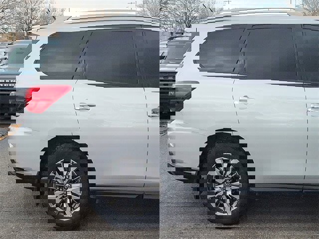 Used 2018 Nissan Pathfinder S image 4