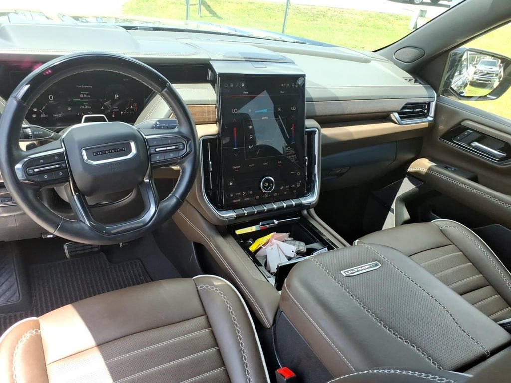 Used 2025 GMC Yukon Denali Ultimate AWD/4WD image 23