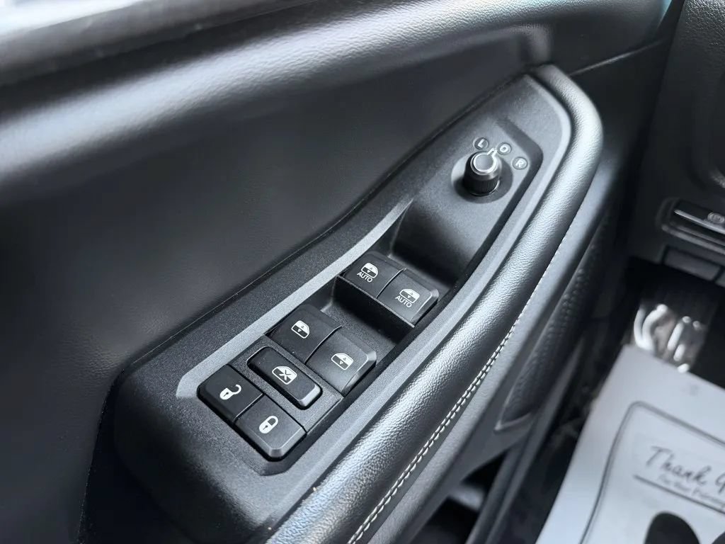 Used 2022 Jeep Grand Cherokee L Laredo w/ Luxury Tech Group I RWD image 9