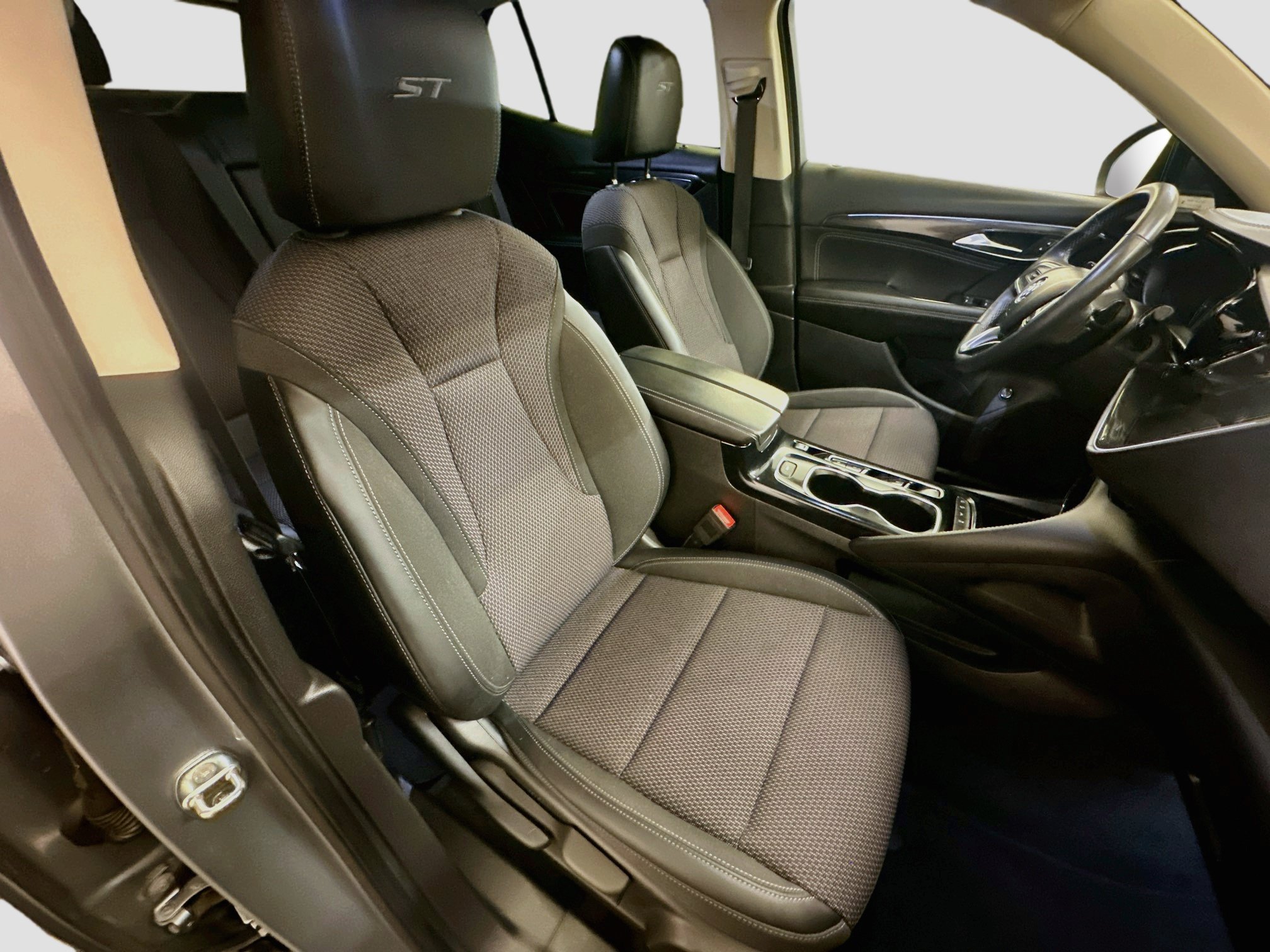 Used 2023 Buick Envision Preferred w/ Sport Touring Package AWD/4WD image 32