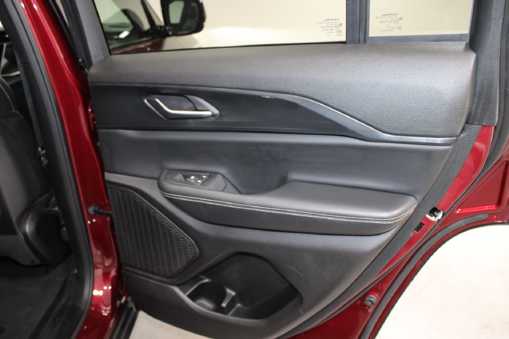 Used 2025 Jeep Grand Cherokee Altitude AWD/4WD image 28