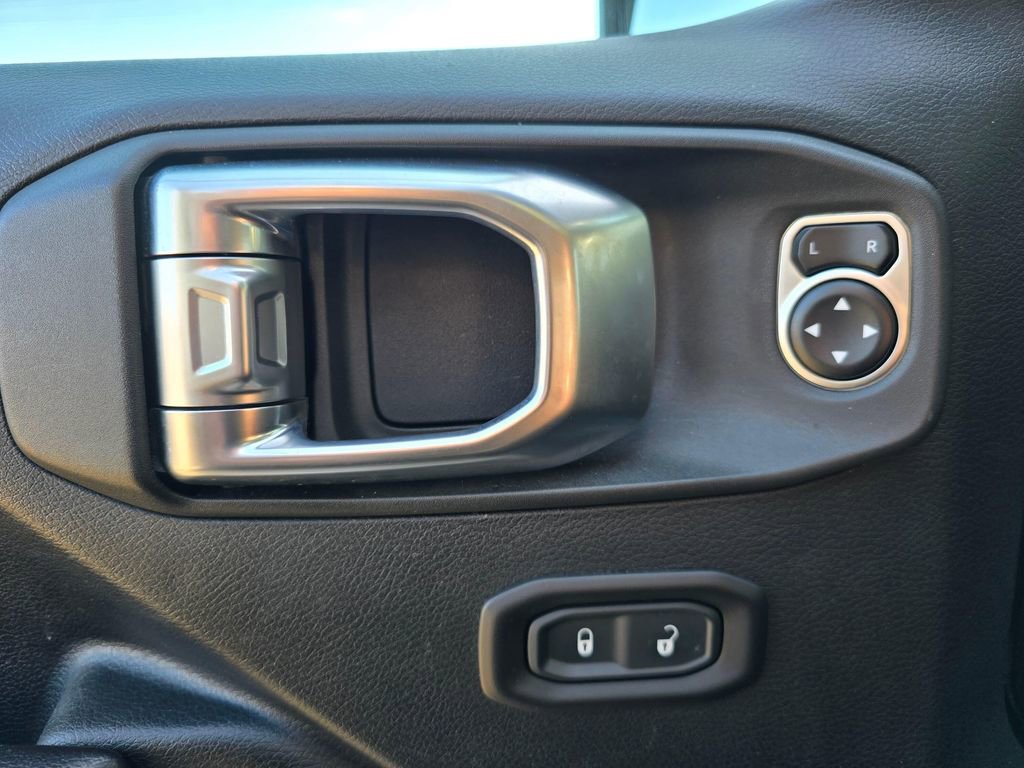 Used 2018 Jeep Wrangler Sport S image 19