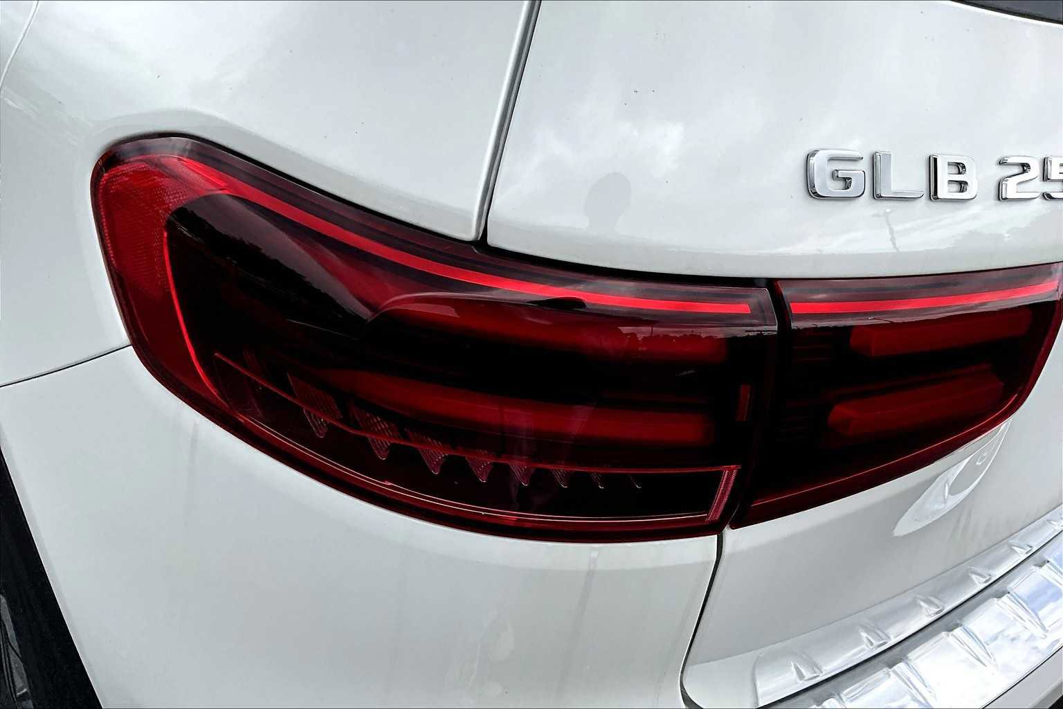 Used 2025 Mercedes-Benz GLB 250 image 14