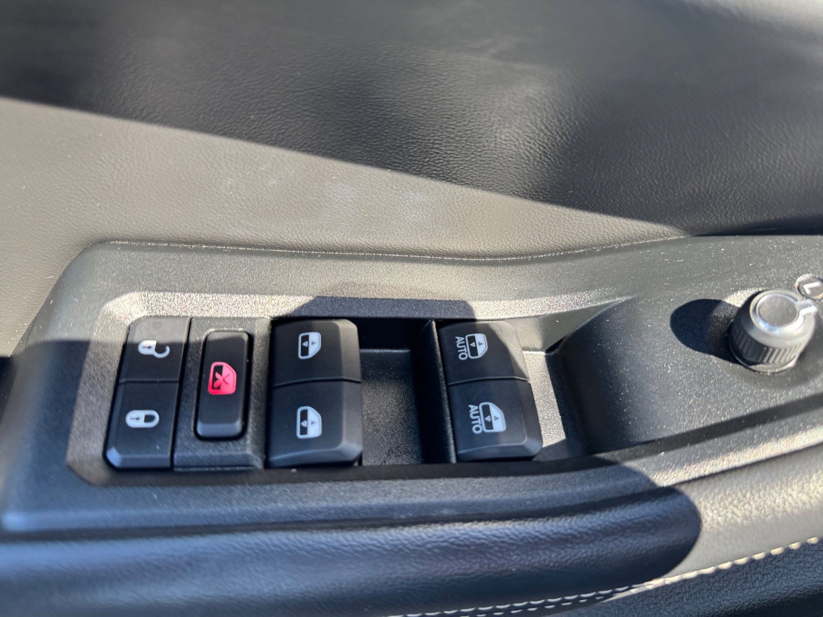 Used 2023 Jeep Grand Cherokee Laredo image 13