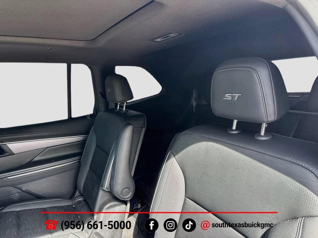 Used 2025 Buick Enclave Sport Touring w/ Power Package FWD image 26