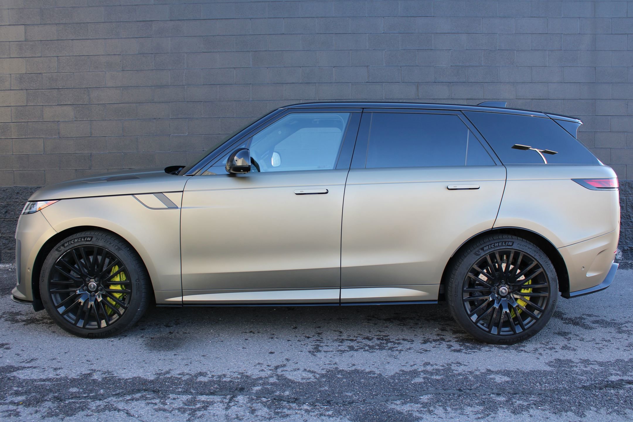 Used 2024 Land Rover Range Rover Sport SV Edition One Carbon Bronze image 8