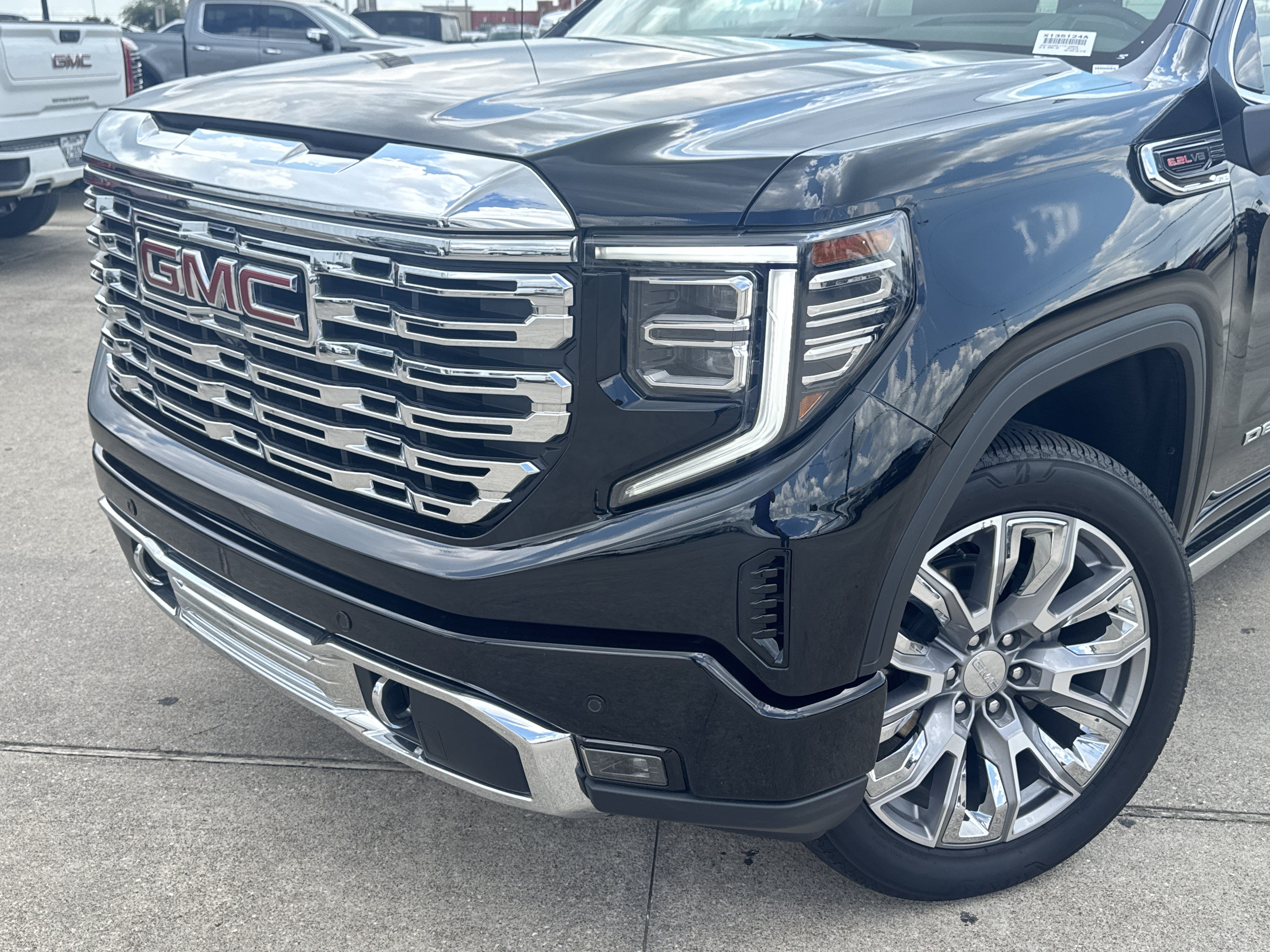 Used 2026 GMC Sierra 1500 Denali w/ Denali Reserve Package AWD/4WD image 5