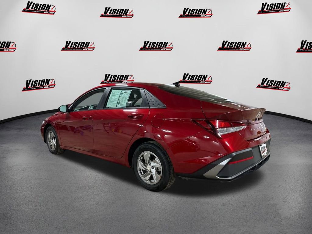 Certified 2025 Hyundai Elantra SE image 7