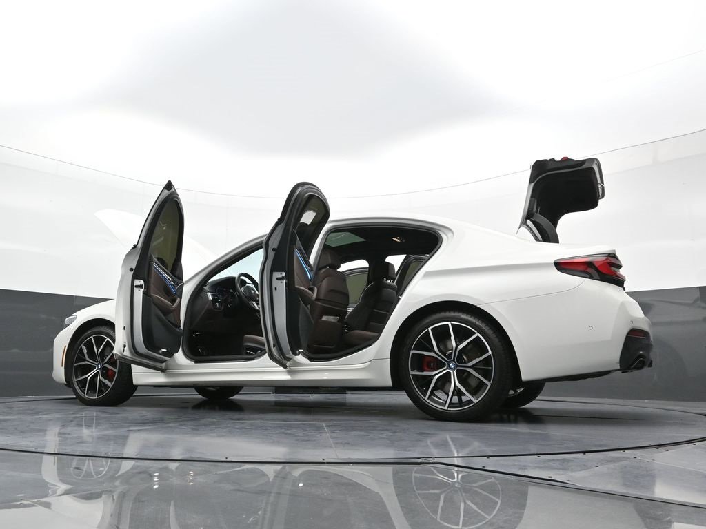 Used 2023 BMW 530e xDrive w/ Premium Package image 43