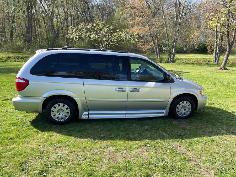 Used 2005 Chrysler Town & Country LX w/ Popular Equipment Group II FWD image 3