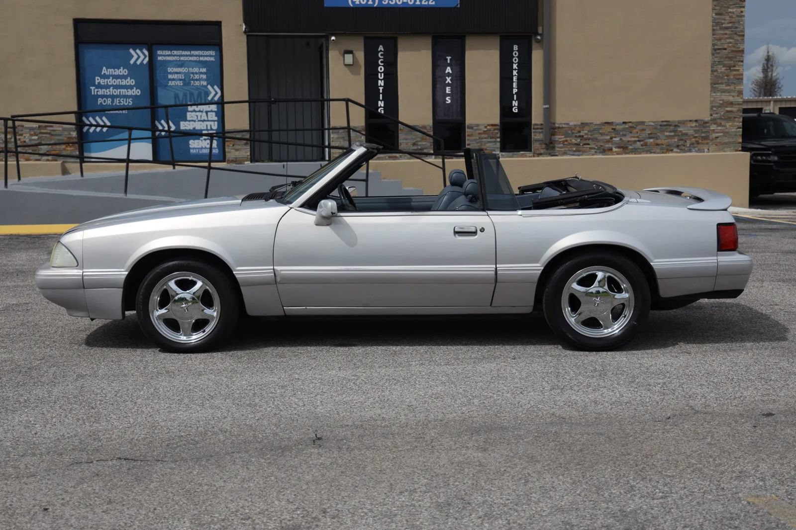 Used 1992 Ford Mustang LX RWD image 2