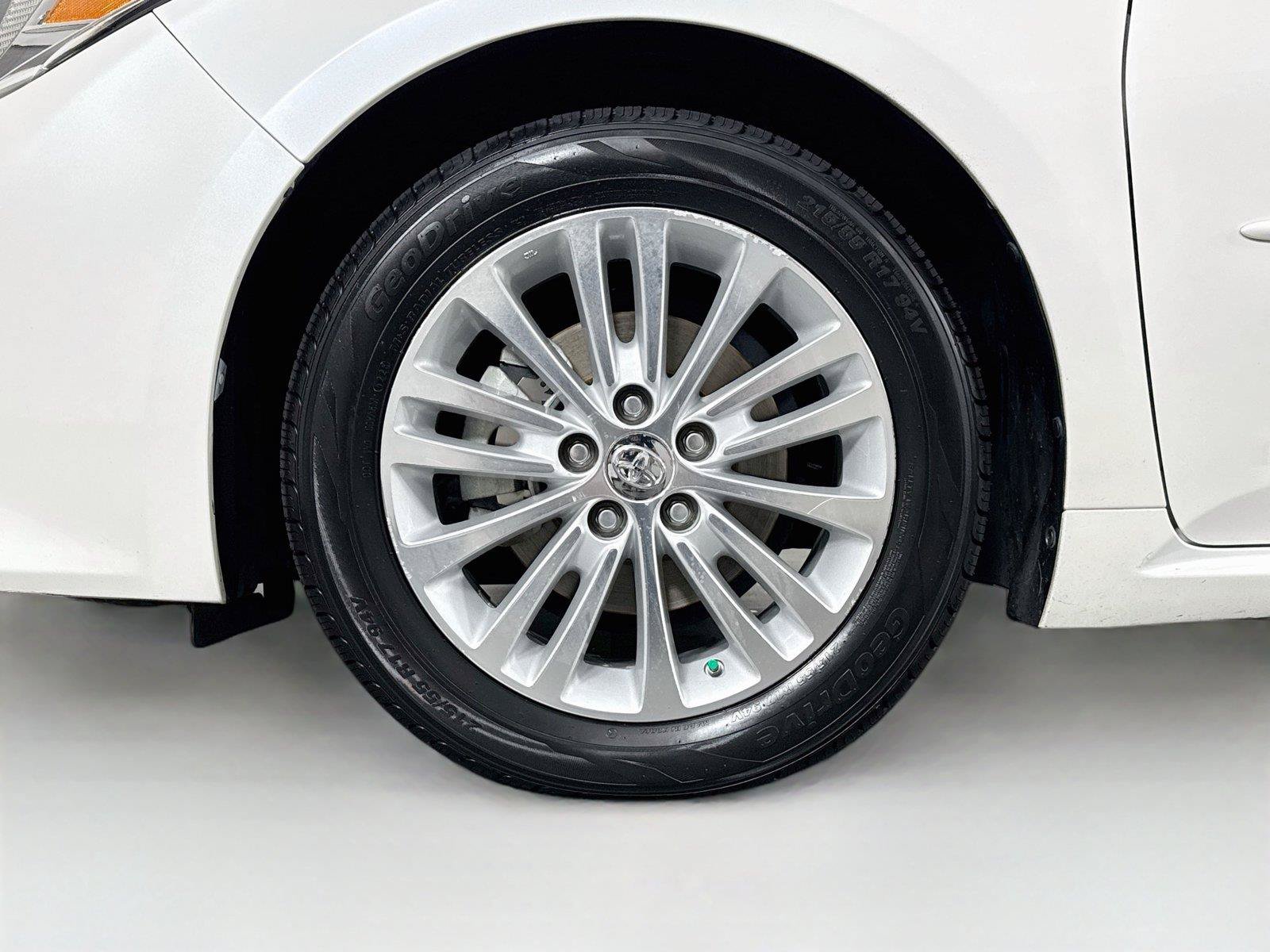 Used 2013 Toyota Avalon Limited FWD image 44