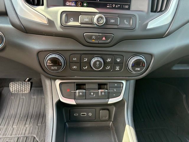 Used 2023 GMC Terrain SLE w/ Driver Convenience Package image 12