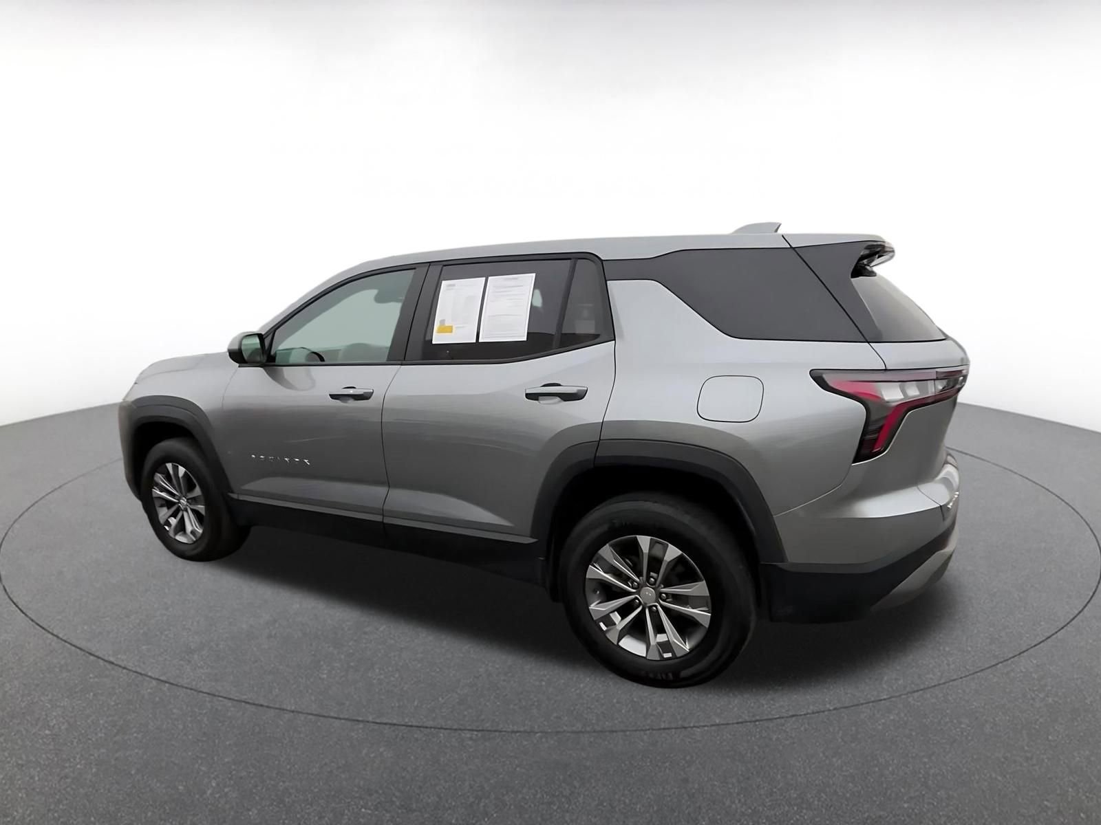 Used 2025 Chevrolet Equinox LT image 10