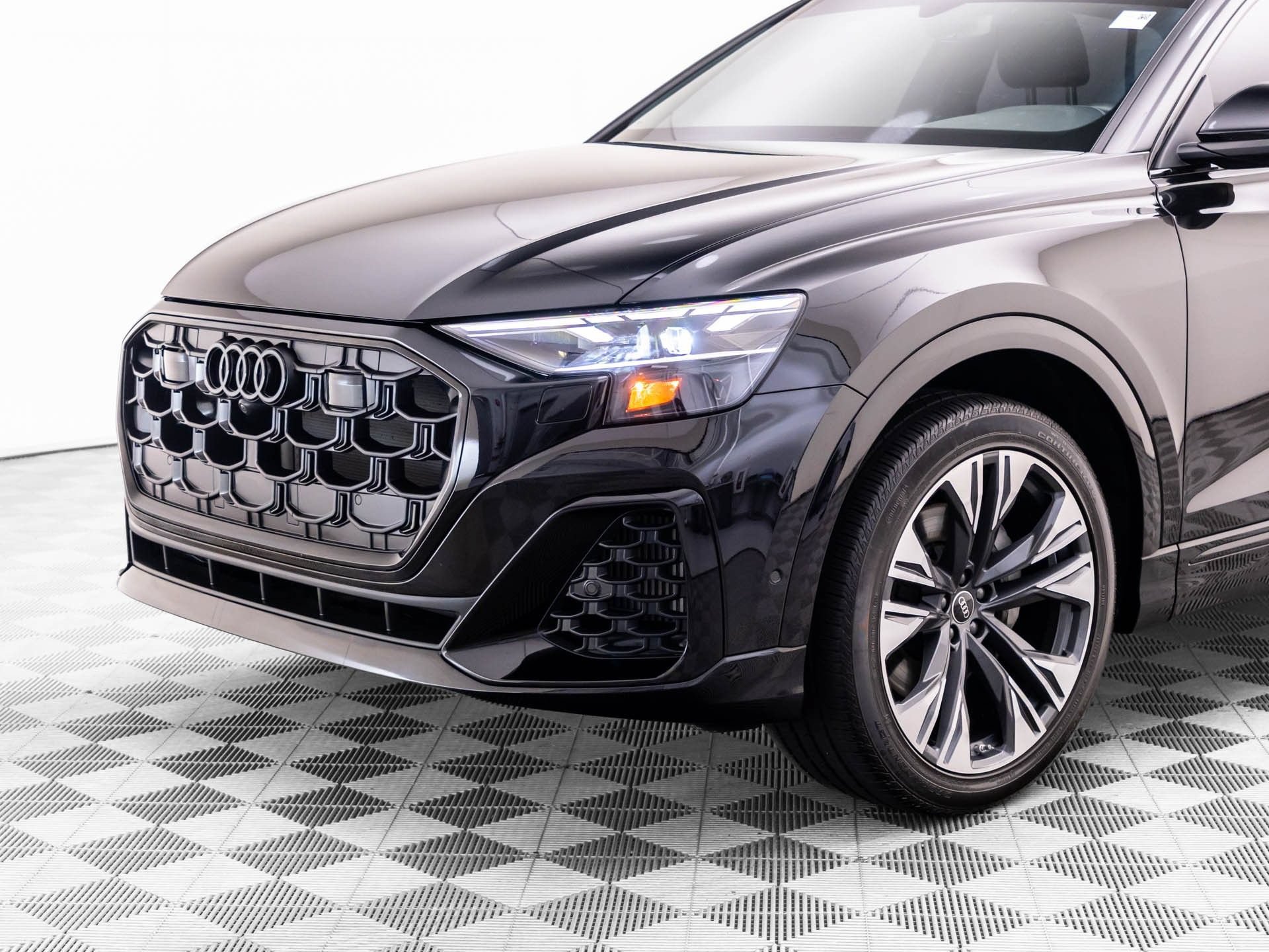 Used 2025 Audi Q8 Premium Plus AWD/4WD image 34