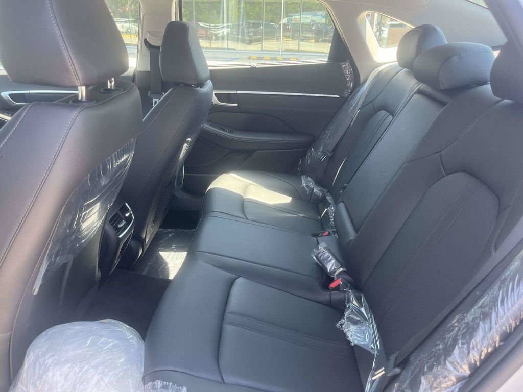 New 2026 Hyundai Sonata Limited FWD image 11
