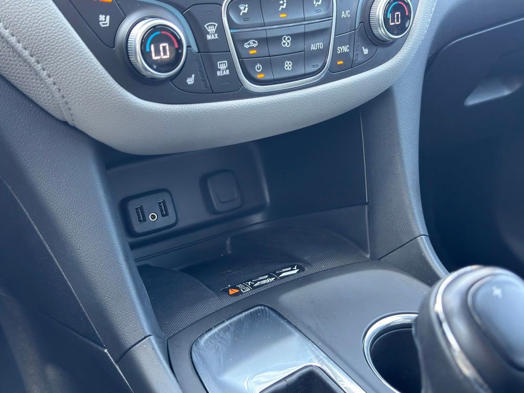 Used 2018 Chevrolet Equinox Premier FWD image 25