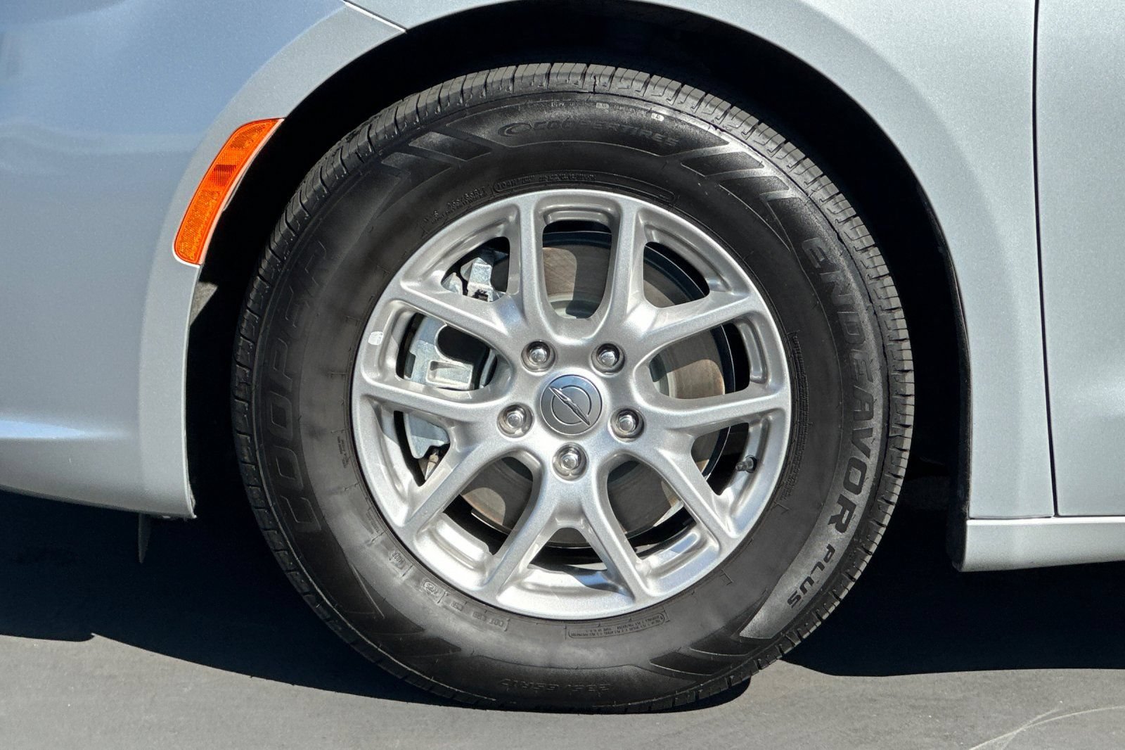 Certified 2023 Chrysler Pacifica Touring-L FWD image 28