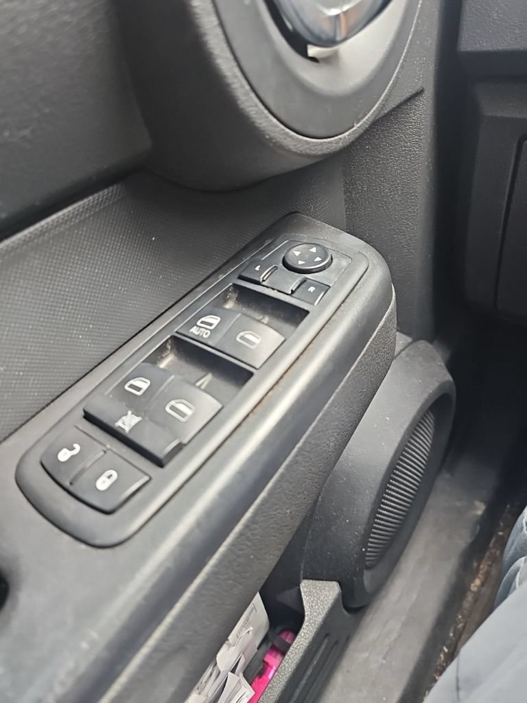 Used 2011 Dodge Nitro Heat AWD/4WD image 9